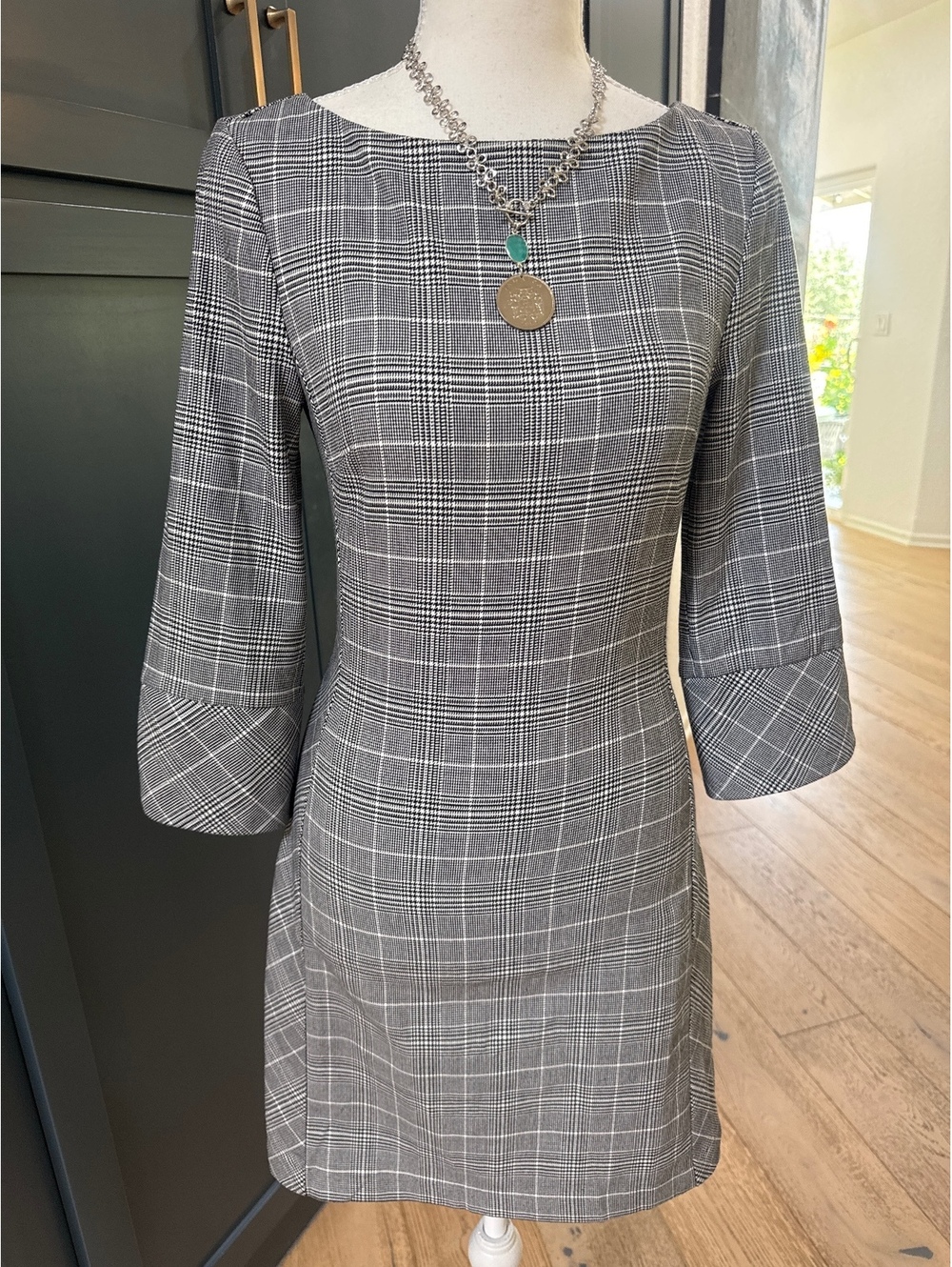 H&M Gray Plaid Three Quarter Sleeve Shift Sheath Dress Classy Size 2